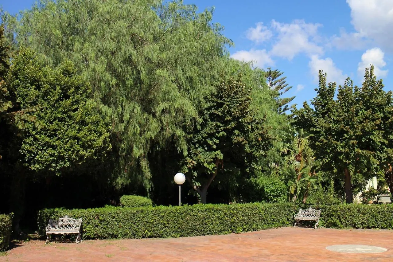 Casa per Ferie Mons Antonino Celona Bed and Breakfast Pistunina Bed & Breakfast