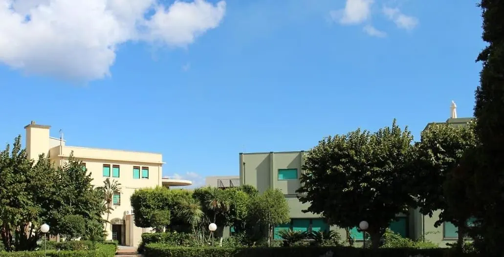 Casa Per Ferie Mons Antonino Celona Bed and Breakfast Pistunina Bed & Breakfast